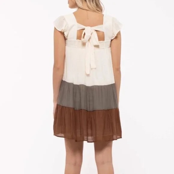 MINE Colorblock Ruffle Dress - Picture 3 of 10